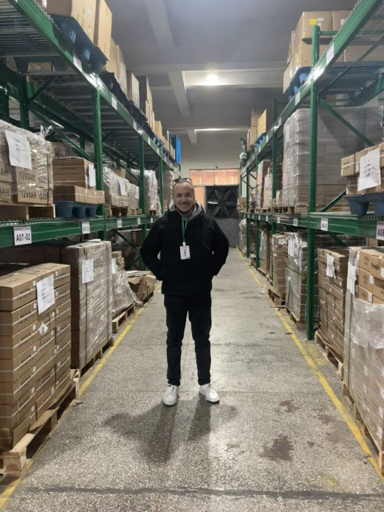 Warehouse products packing