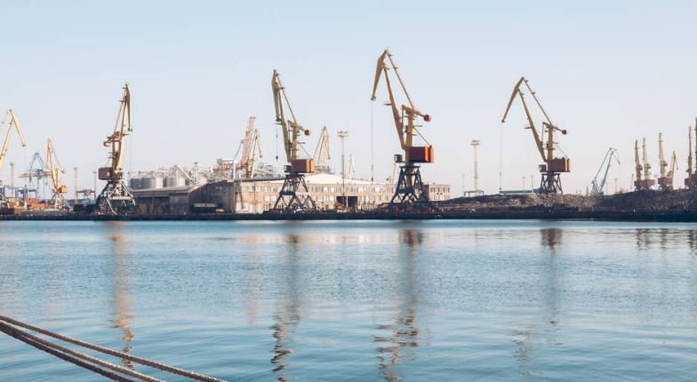 Black sea container loading